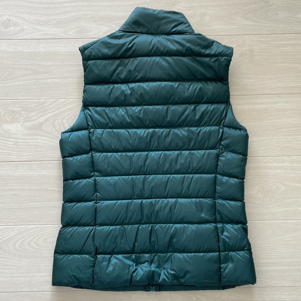 Set/4 Uniqlo Puffer Vests - Picture 3 of 16